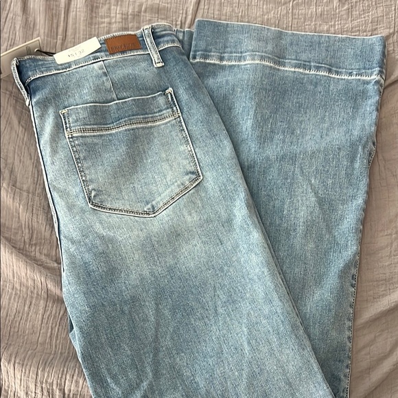 Blue Flare Wide Leg Jeans with Vintage Wash - Picture 5 of 6